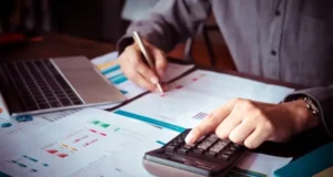 Cómo se calcula la gratificación legal en Chile